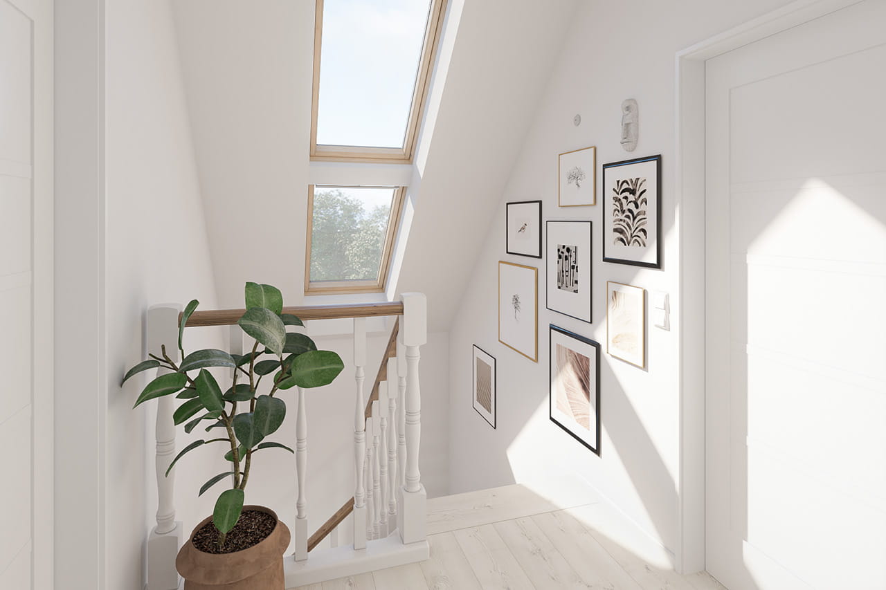 Stiegenhaus-Absatz mit VELUX Dachflächenfenster, weißen Wänden, hölzernem Boden, Kunstgalerie-Wand und einer Topfpflanze.