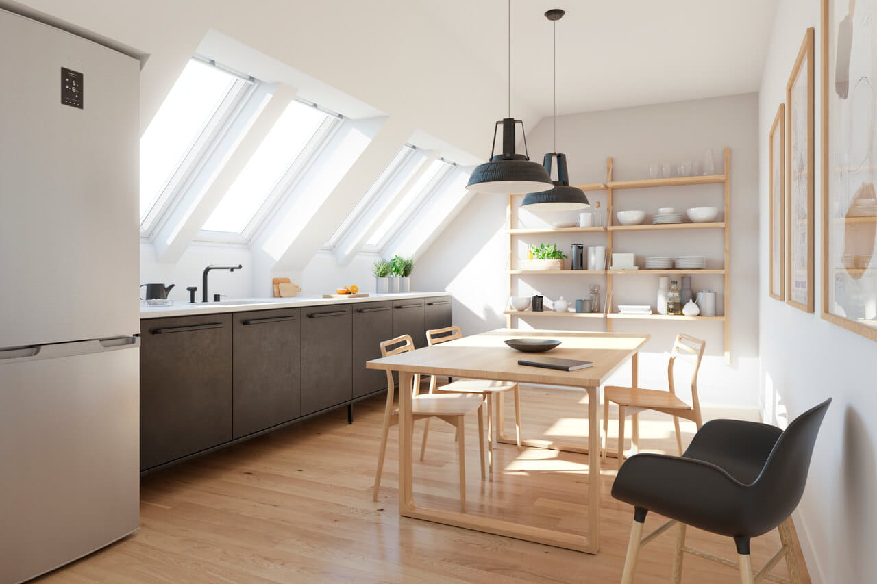 Moderne Küche mit dunklen Schränken und VELUX Dachflächenfenstern, die für natürliches Licht sorgen.